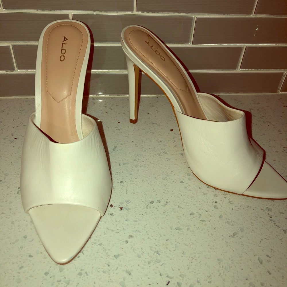 Aldo Padova, Size 8, 4 inch pointy toe heel